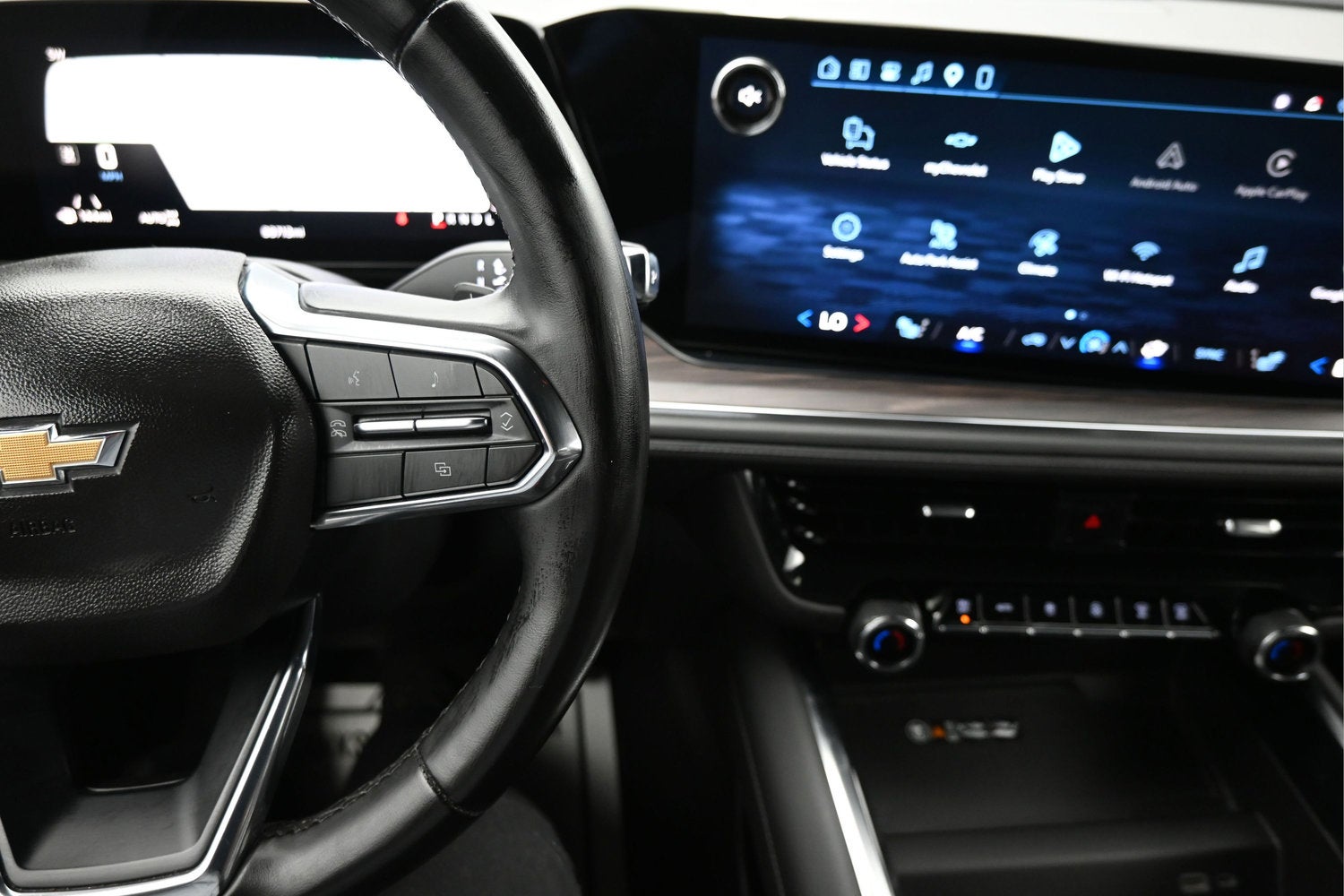 2025 Chevrolet Suburban LT