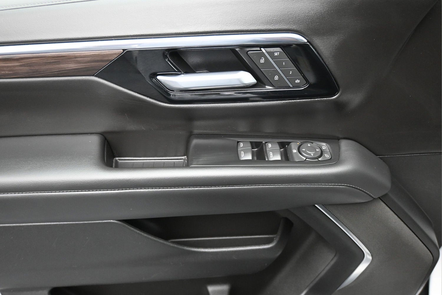 2025 Chevrolet Suburban LT