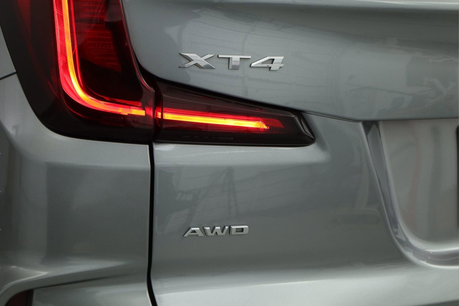 2024 Cadillac XT4 Premium Luxury