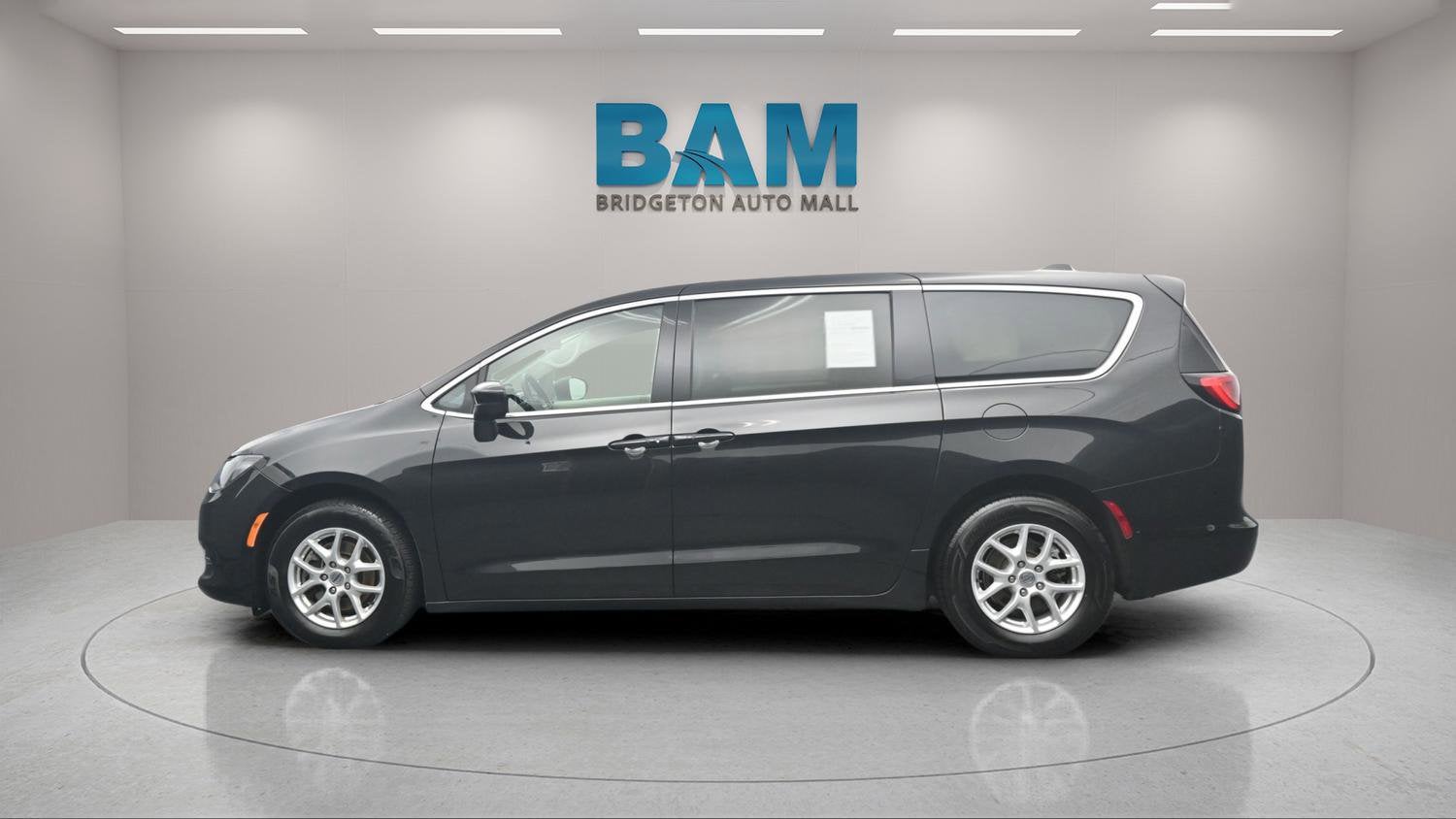2022 Chrysler Voyager LX