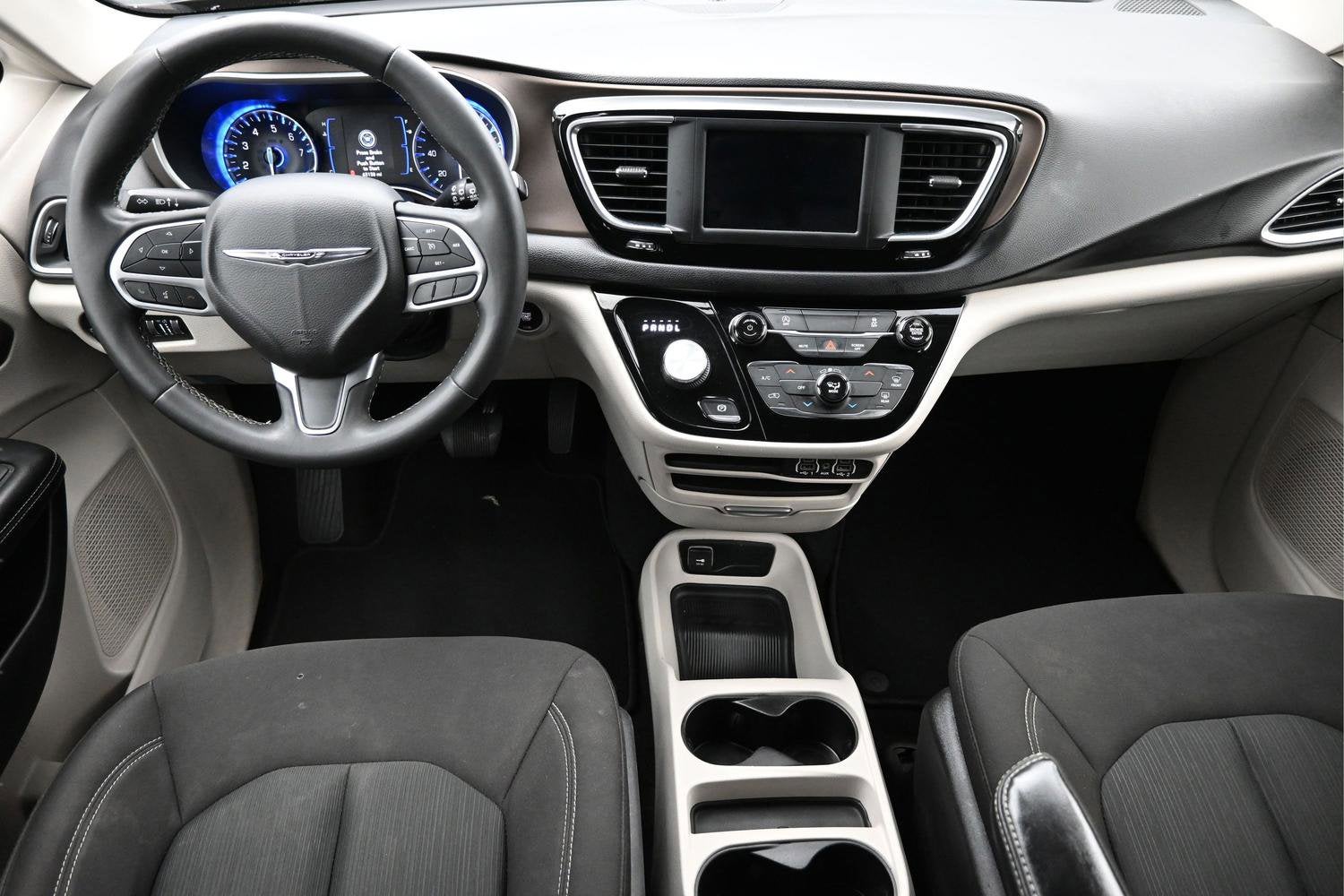 2022 Chrysler Voyager LX
