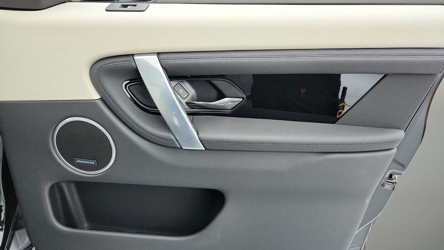 2023 Land Rover Discovery Sport SE